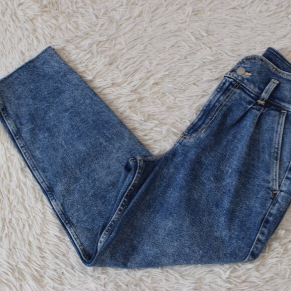 Hollister Ultra High-Rise Mom Jean Womens Jeans Stretch Med Wash Raw Hem size 5R - Picture 2 of 7